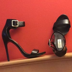 Steve Madden Black 4 inch sandals.